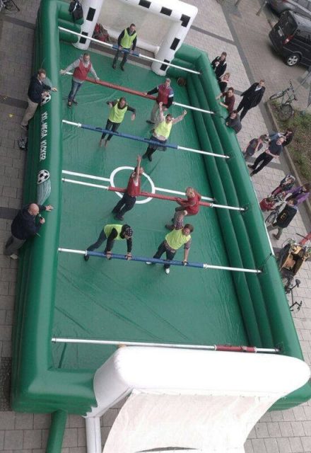 HUMAN TABLE SOCCER - Überdimensionaler Tischkicker für Teams