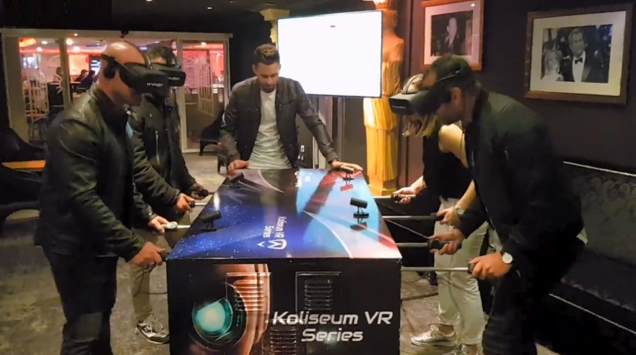 VR TISCHKICKER - VR Tischkicker ist Fußball mit einem echten Kickertisch 